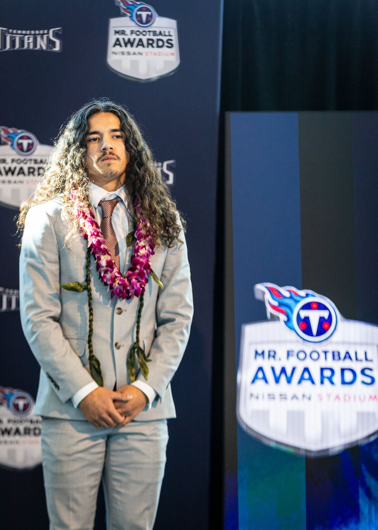 Manu M R Alcoa's Thomas Manu finishes finalist for 4A Mr. Football to ...