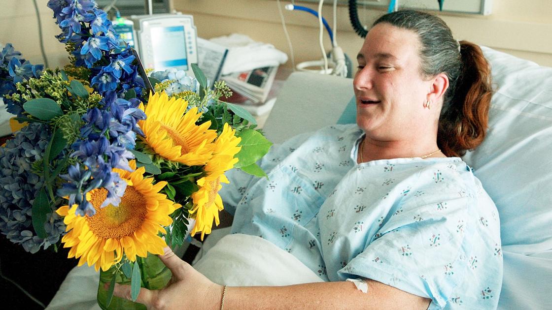 Blooming With Kindness Random Acts Of Flowers Gives Boost To Patients Community Thedailytimes Com