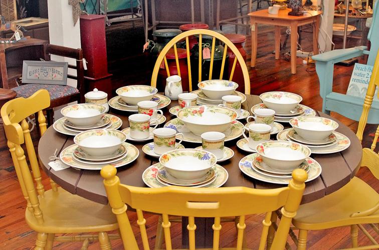 Home Decor Resale Store opens in Greenback Community