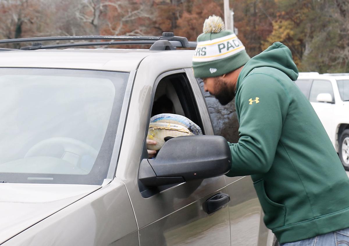Blount County residents appreciate Randall Cobb turkey ...