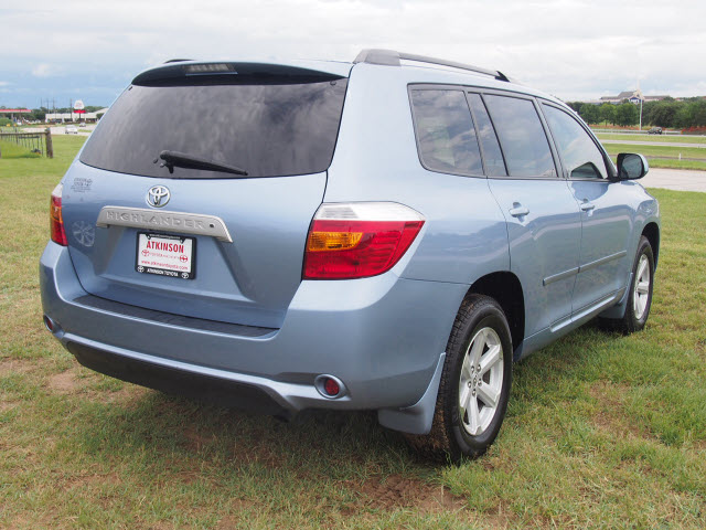 2010 Wave Line Pearl Toyota Highlander  SUVs  theeagle.com