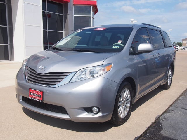 2012 Silver Sky Metallic Toyota Sienna | Vans | theeagle.com