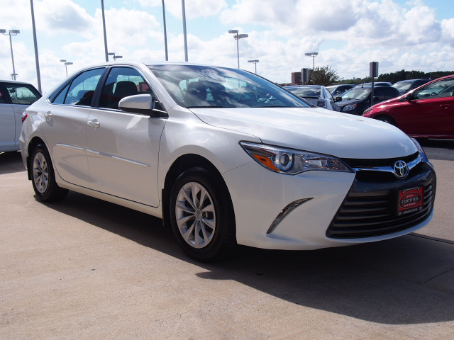 2015 Super White Toyota Camry | Sedans | theeagle.com