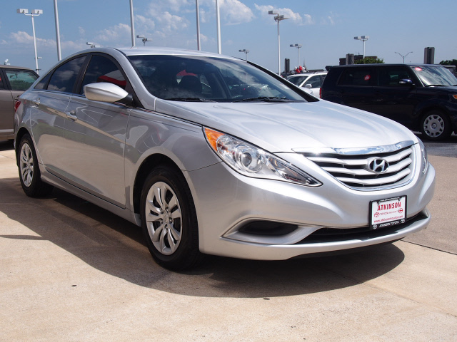 Silver Hyundai Sonata >> 2012 Radiant Silver Hyundai Sonata Sedans Theeagle Com Silver Hyundai Sonata >> 2012 Radiant Silver Hyundai Sonata Sedans Theeagle Com