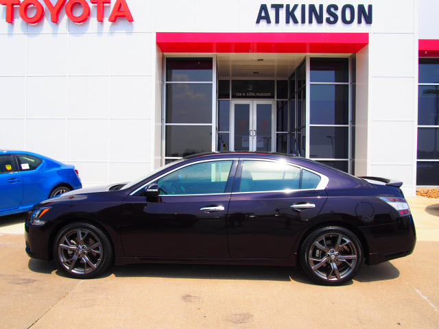 black nissan maxima 2013