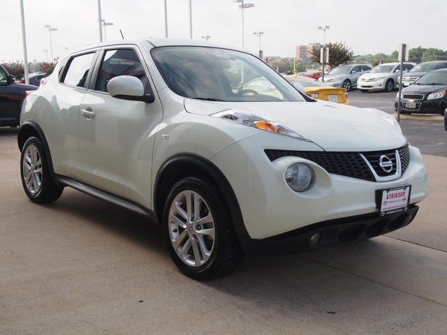 white nissan juke 2012