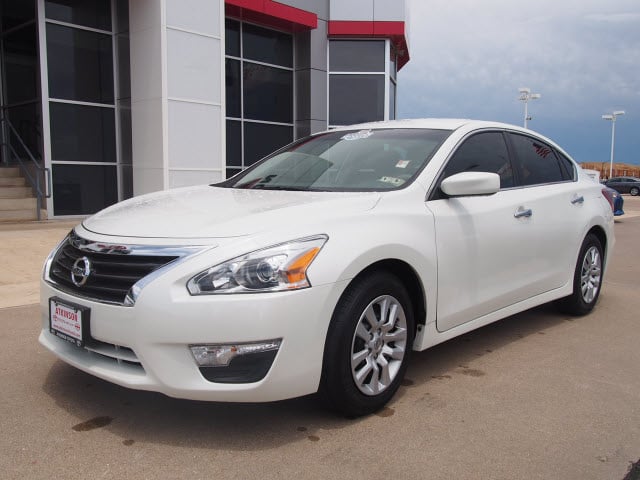 2013 nissan altima sv white