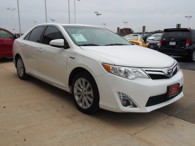 2012 Super White Toyota Camry Hybrid | Sedans | theeagle.com