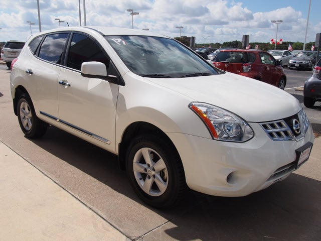 2013 nissan rogue white