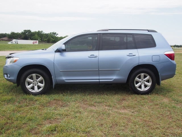 2010 Wave Line Pearl Toyota Highlander  SUVs  theeagle.com