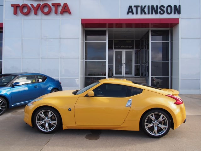 nissan z yellow