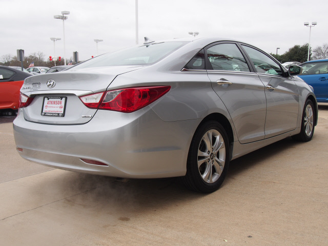 Silver Hyundai Sonata >> 2011 Radiant Silver Hyundai Sonata Sedans Theeagle Com Silver Hyundai Sonata >> 2011 Radiant Silver Hyundai Sonata Sedans Theeagle Com