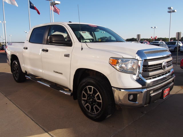 2014 Super White Toyota Tundra | Trucks | theeagle.com