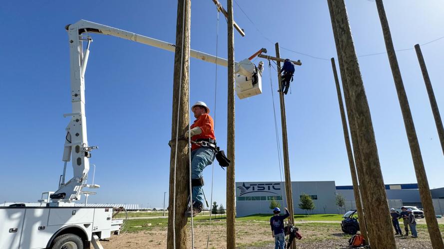 Featured | Ballard proves communication is no obstacle in Electrical Lineworker program