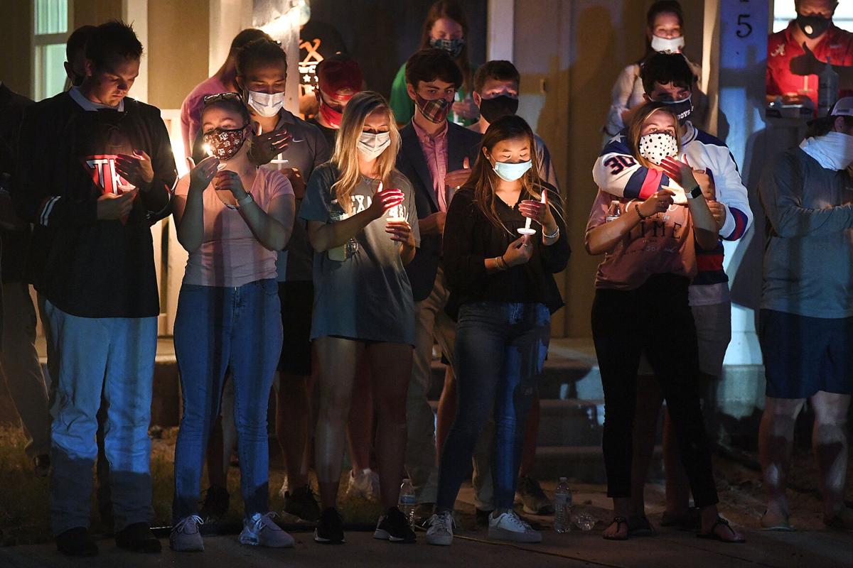 We Feel Your Prayers More Than 100 Gather For Victims Of Sunday Plane Crash Texas A M Theeagle Com