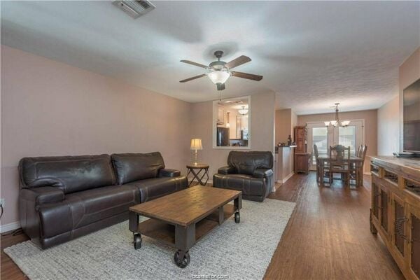 2 Bedroom Home in Bryan - $99,900