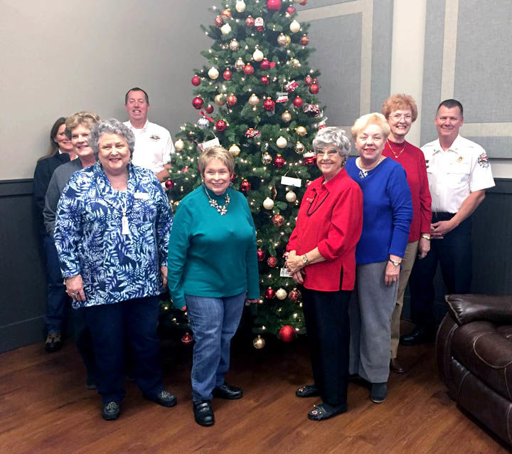 United Daughters of the Confederacy donates Christmas tree