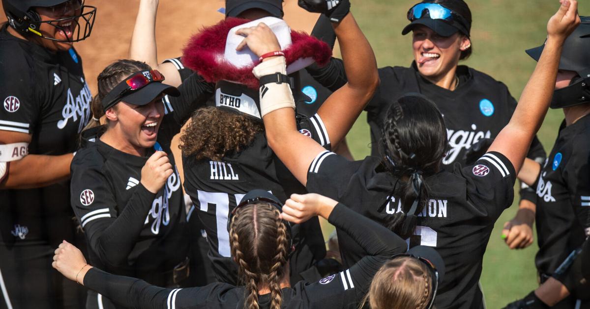 A&M softball team can't put Texas away
