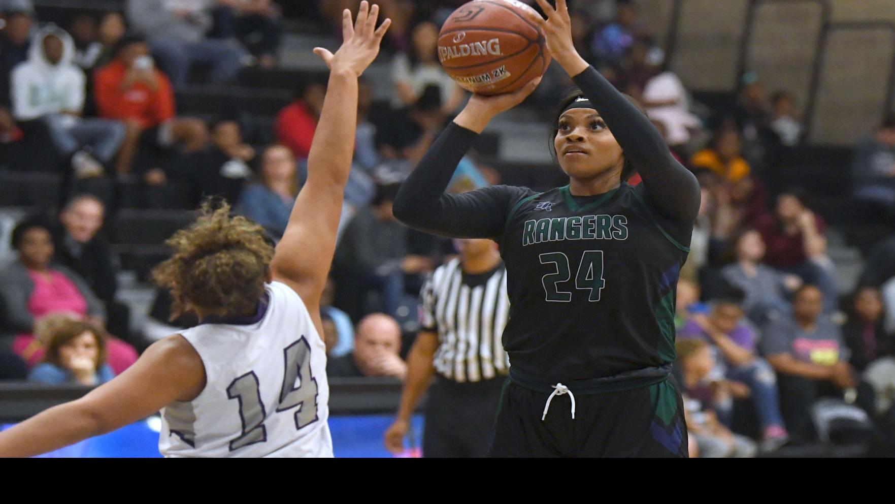 Kelly S Late 3 Pointer Lifts Rudder Girls Basketball Team Past