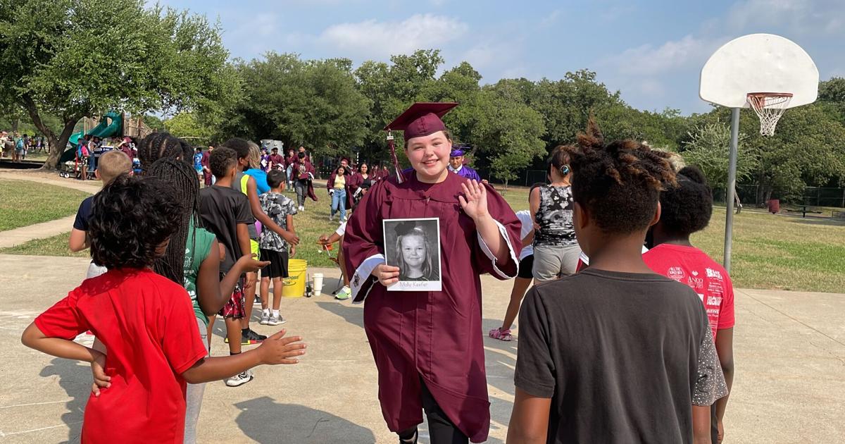 CSISD seniors return to their elementary schools one last time before graduation | Education