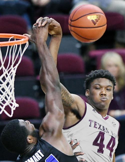 No 8 Texas A M Men S Basketball Team Suspends 3 Players Beats