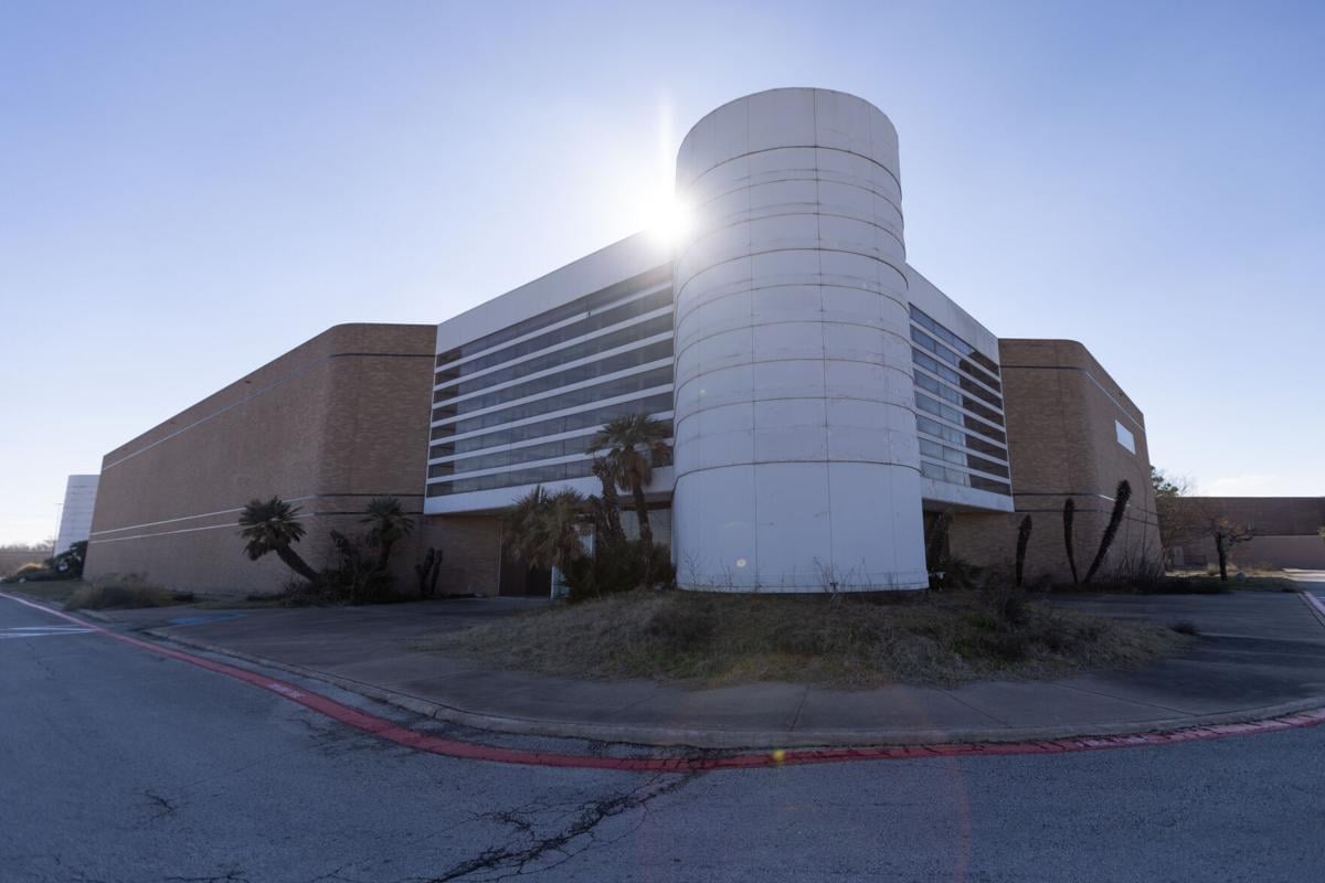 Lawsuit over Macy #39 s building fees at mall settled