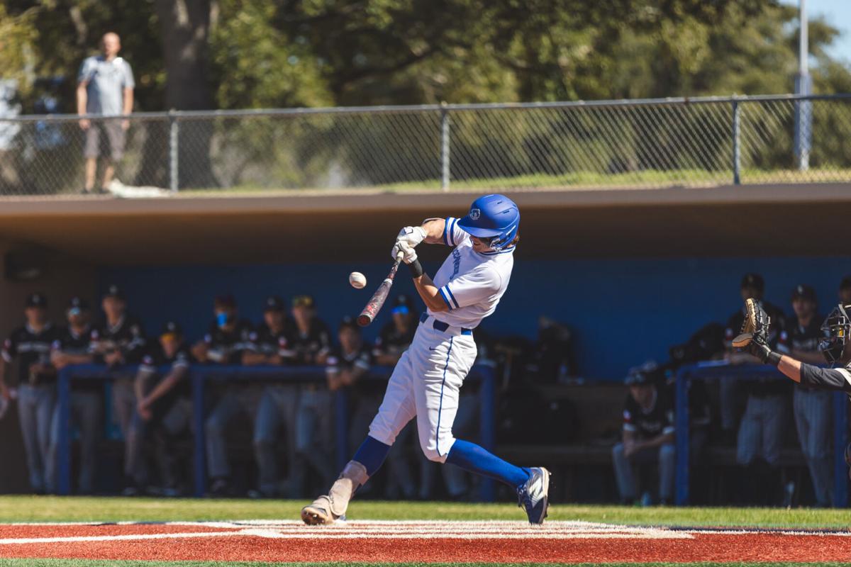 Blinn baseball team earns split of seasonopening DH
