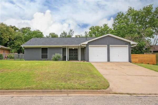 3 Bedroom Home in Bryan - $215,000