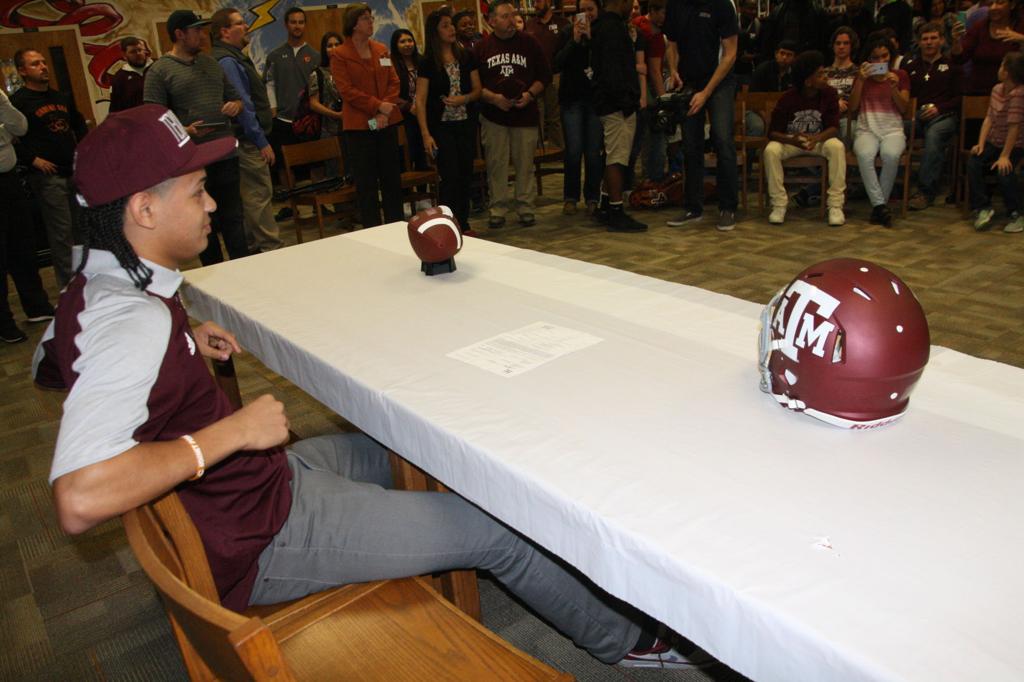 Texas A M S Signing Class Of 27 Ranked 10th Nationally By Rivals