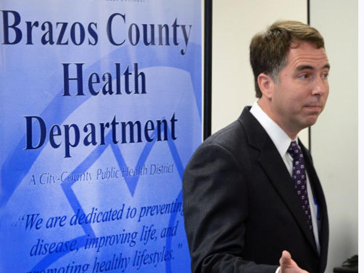 Dr Eric Wilke Criticized For Gesture At E Coli Press Conference Local News Theeagle Com