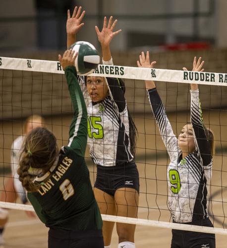 Rudder volleyball team earns split with 3-set victory over Huntsville
