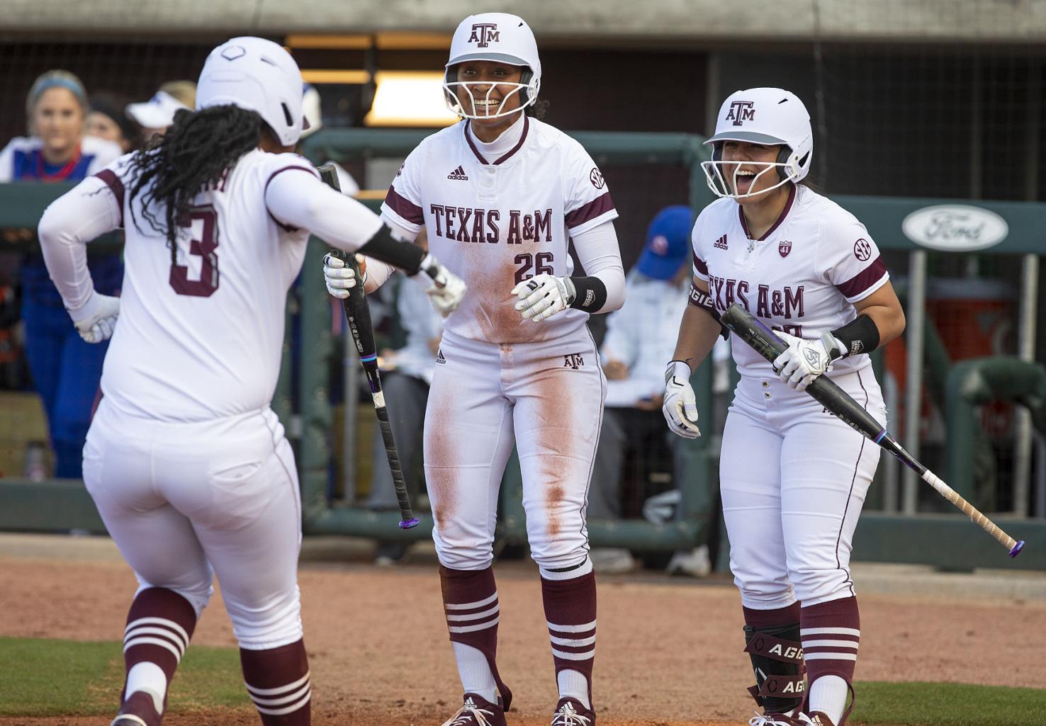 Texas A&M softball team opens season with doubleheader split against