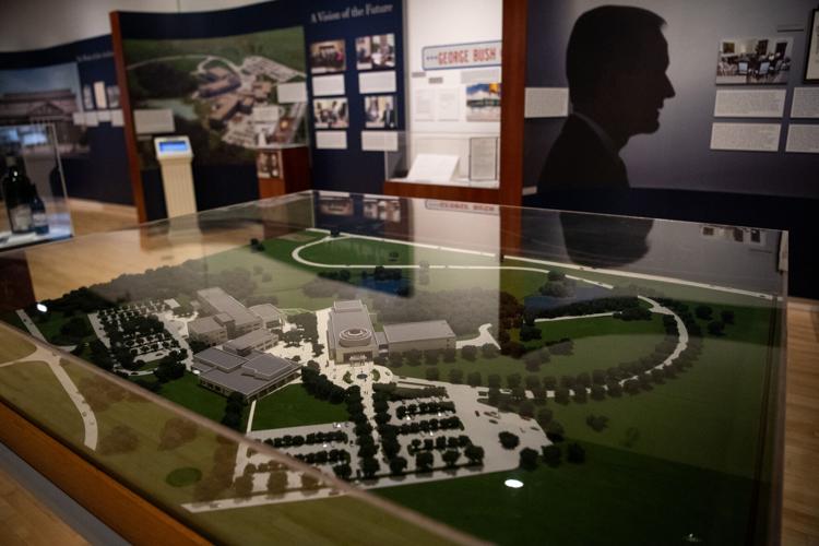 061124-bcs-news-BushLibrary-002.JPG