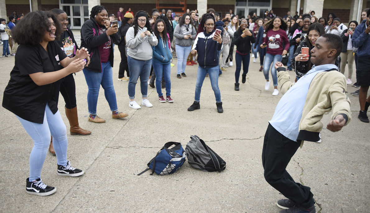 Hearne High School celebrates statebound basketball team in sendoff Brazossports