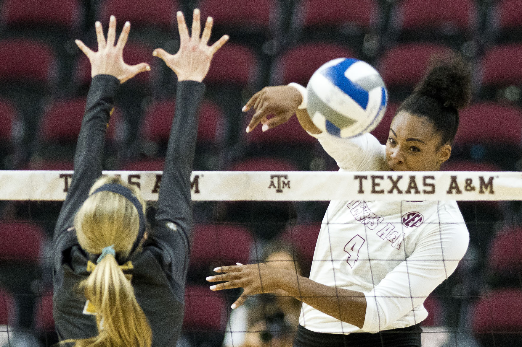 Texas A&M Volleyball Team Knocks Off SEC-leading Missouri