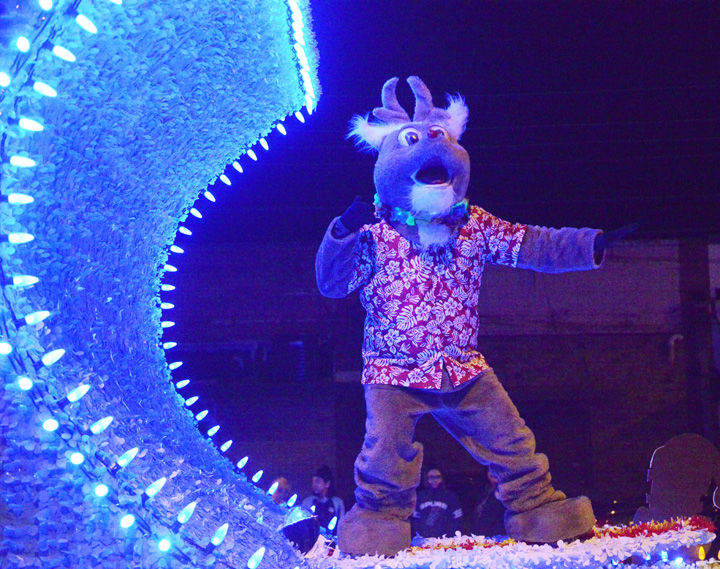 downtown bryan lighted christmas parade warms revelers local news bryan college station christmas parade