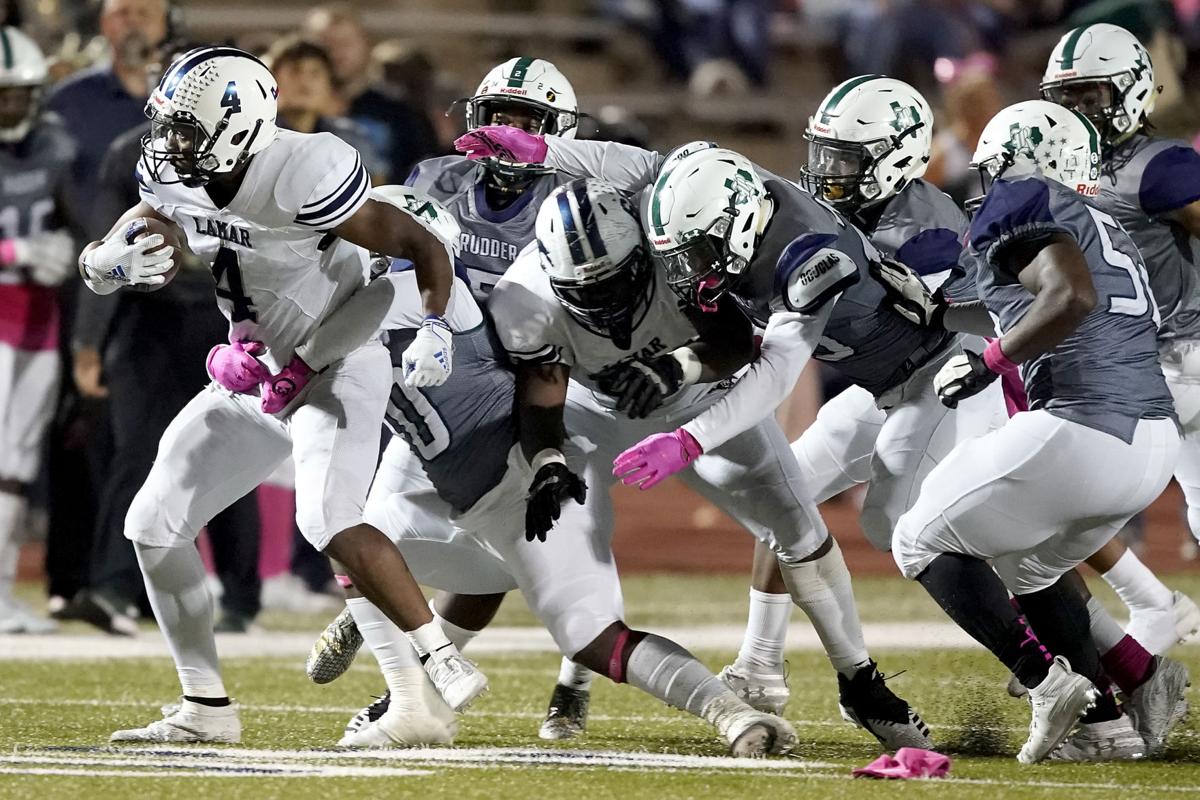 Rudder Football Team Fights To Stay With No 8 Lamar Consolidated