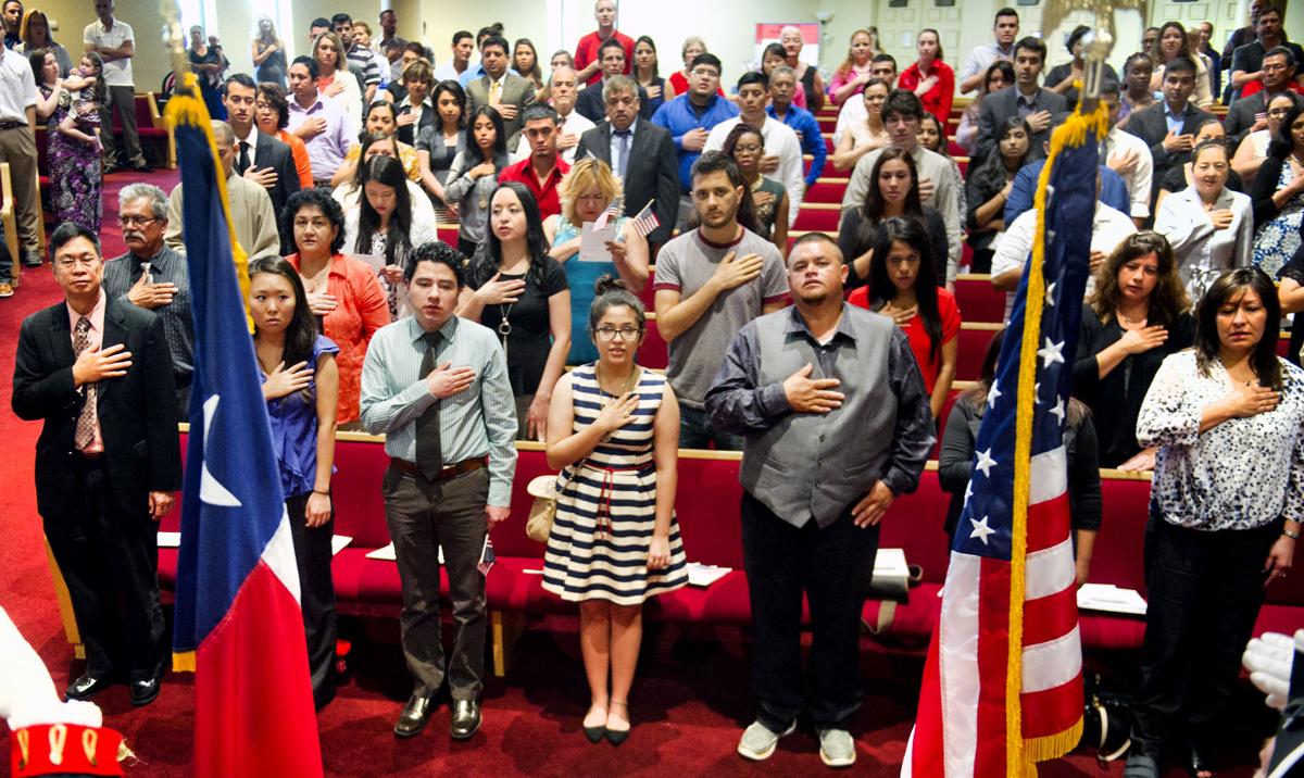 Group of new citizens welcomed into U.S. at ceremony ...