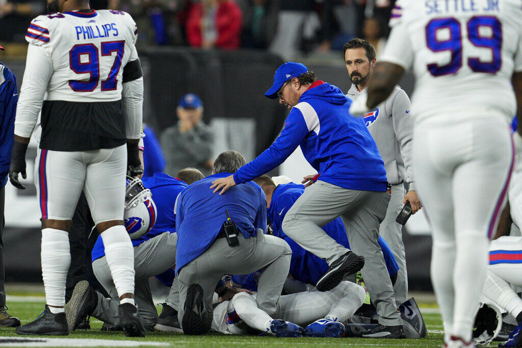 Cincinnati second graders write get-well cards for Bills' Damar Hamlin -  Good Morning America