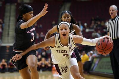 Texas A M S Chennedy Carter Out With Injury Until Ncaa Tournament Aggie Sports Theeagle Com