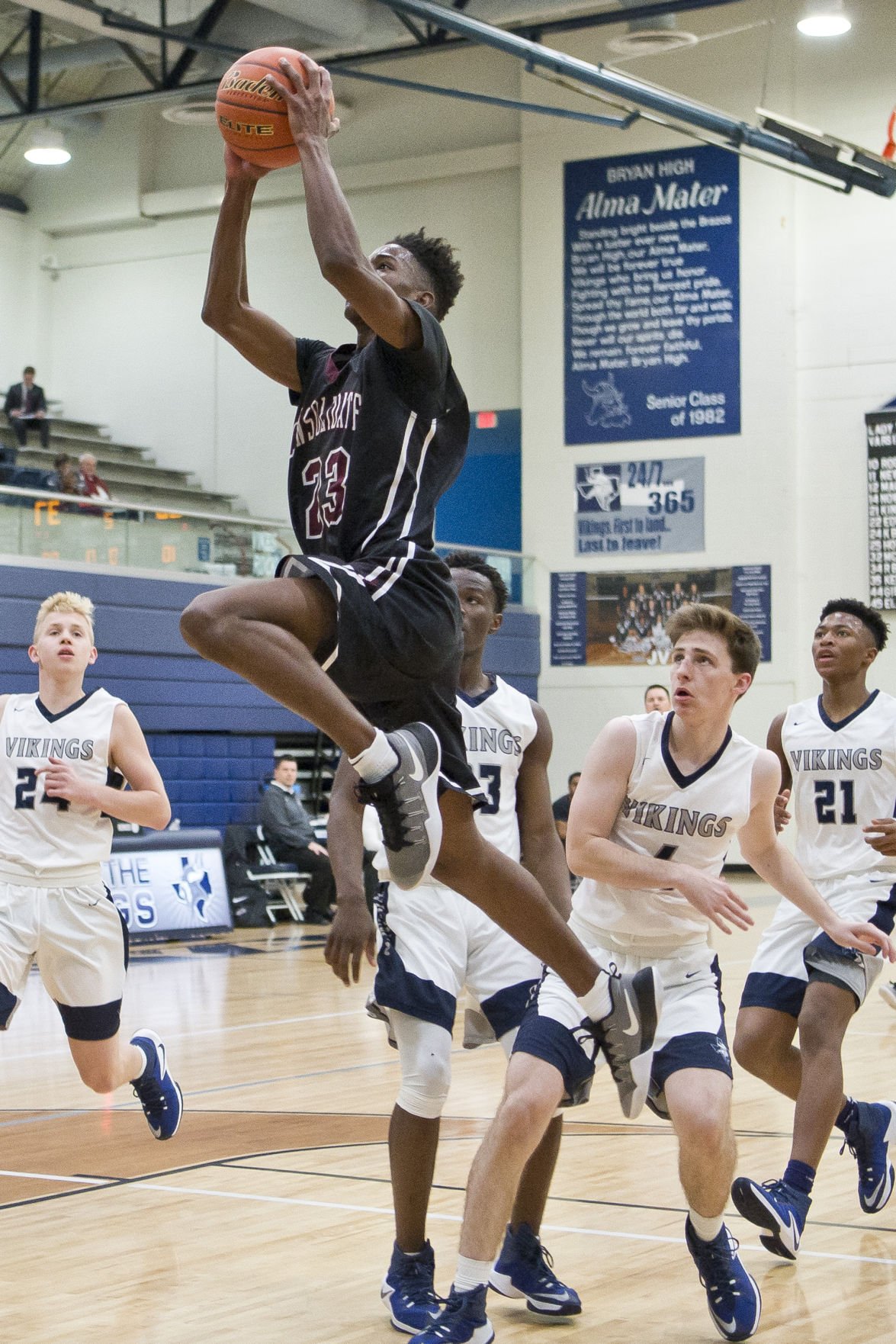 A&M Consolidated boys hold off Bryan for 76-68 win | Basketball