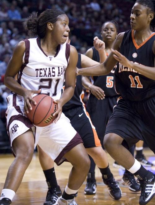 A&M's Elonu steps out of brother's shadow