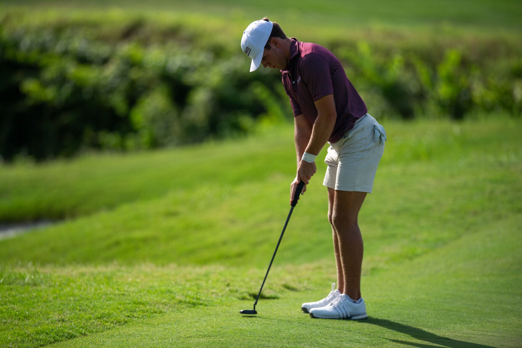Wheaton Ennis putting on the green during the Fighting Irish Classic tournament
