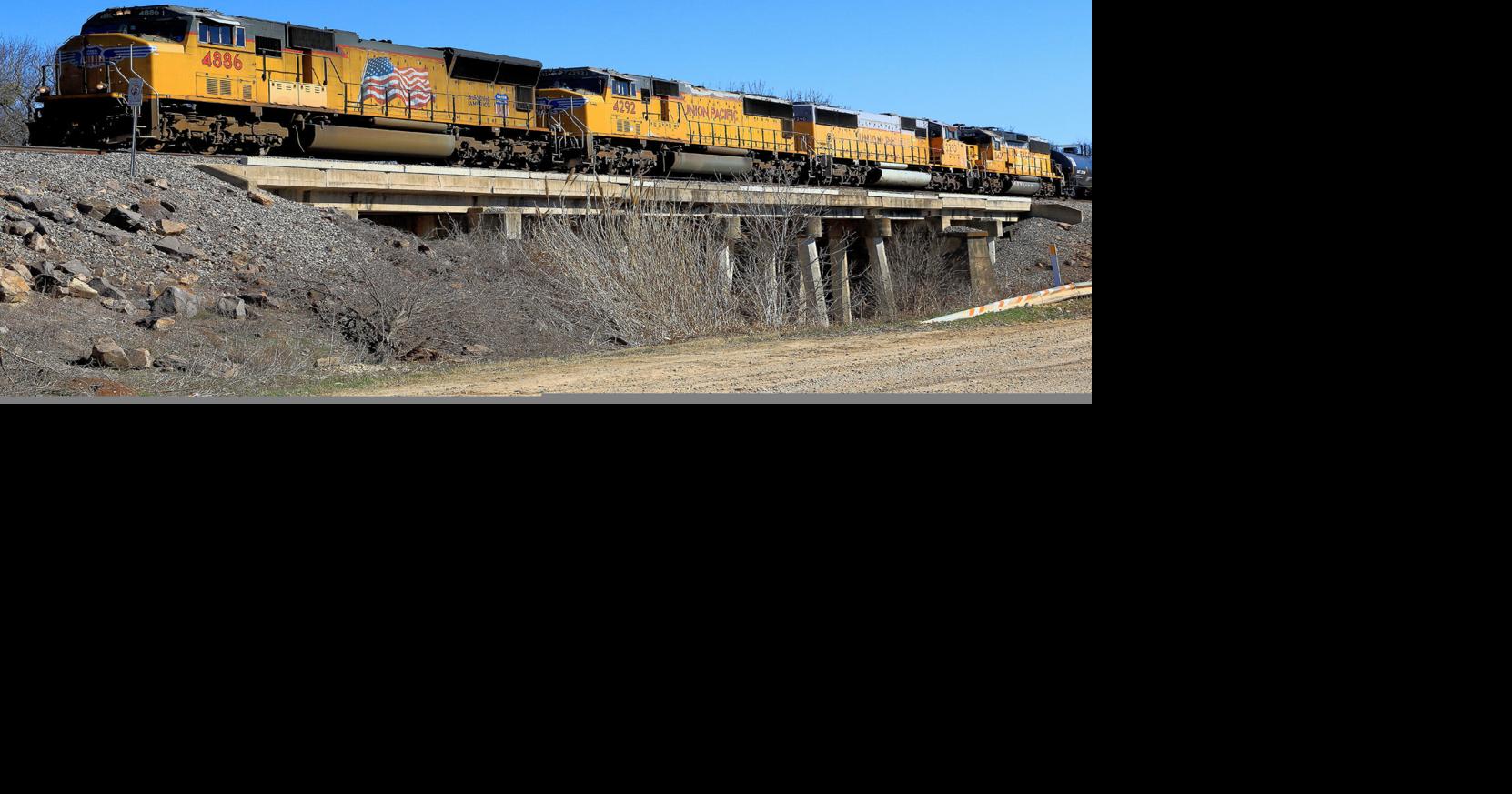 Analysis: US rail fuel surcharges on grain hit record highs, squeezing farmers in harvest season