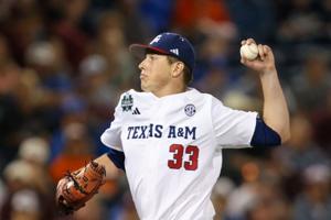 A home-run saving catch ensures Texas A&M win over Florida in CWS
