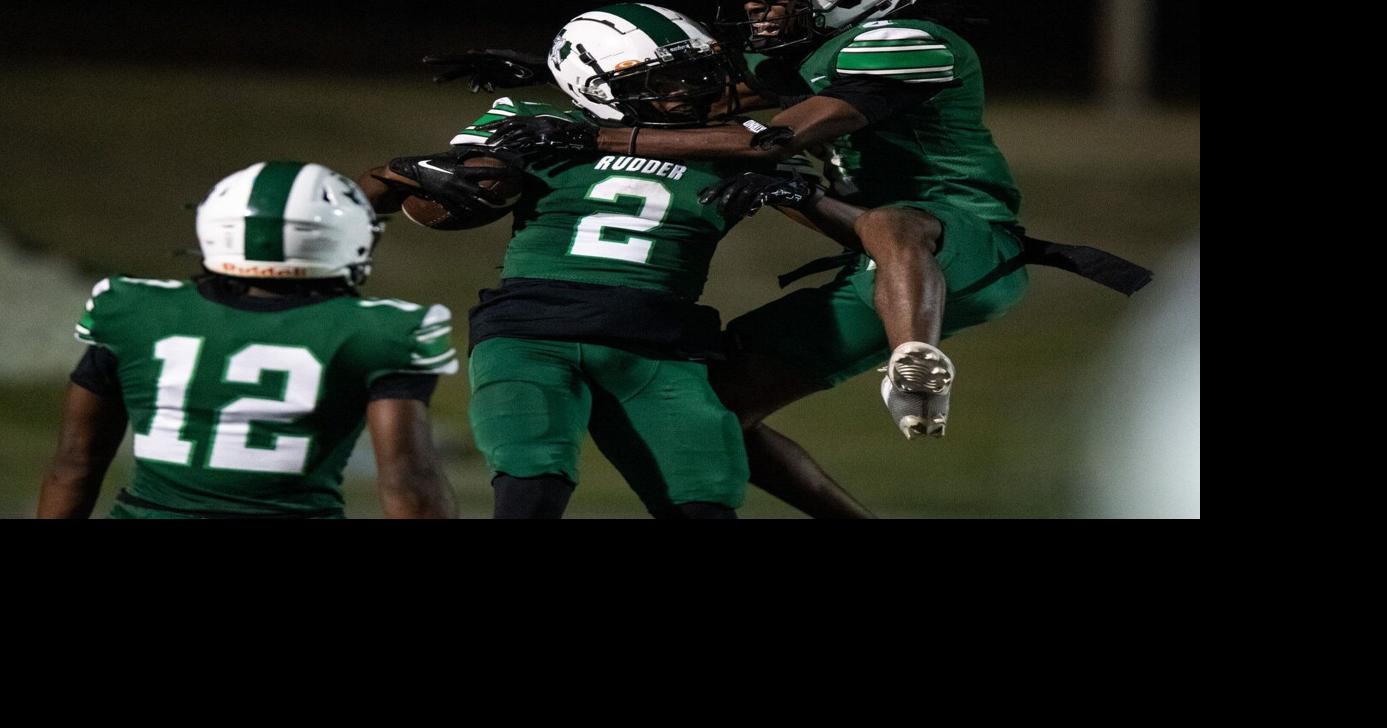 Rudder pleases Homecoming crowd by winning first game