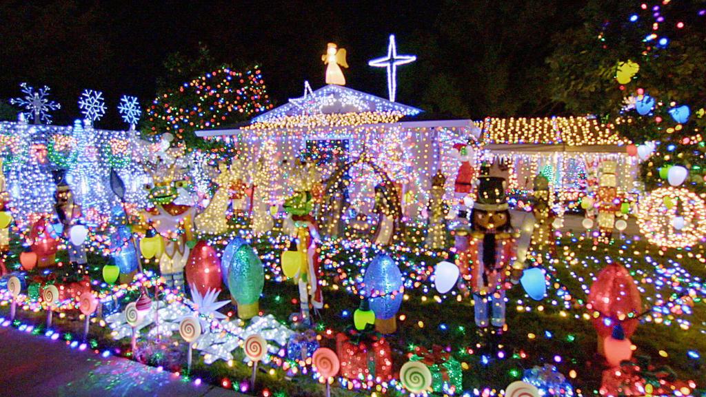Ponca Ne Christmas Lights 2022 The Secrets To Winning The Great Christmas Light Fight | Television |  Theeagle.com