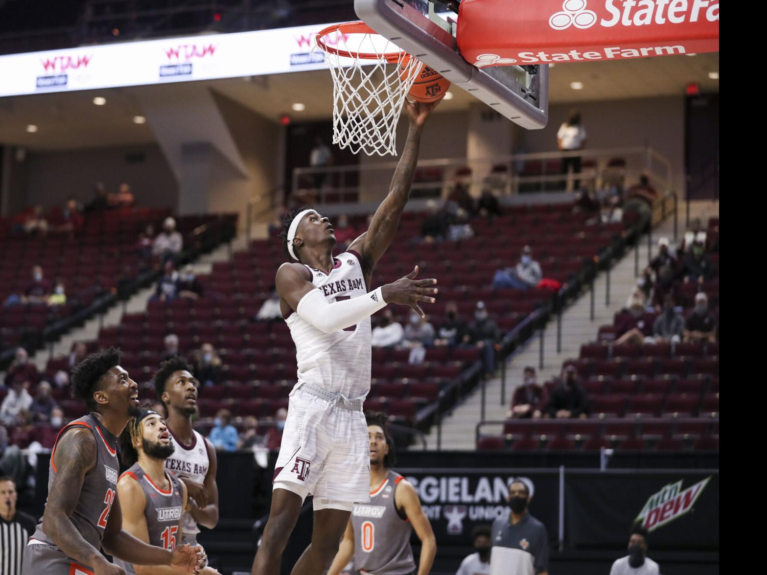 Texas A M Men S Basketball Team Uses Strong Bench In 81 68 Win Over Ut Rio Grande Valley Sports News Theeagle Com