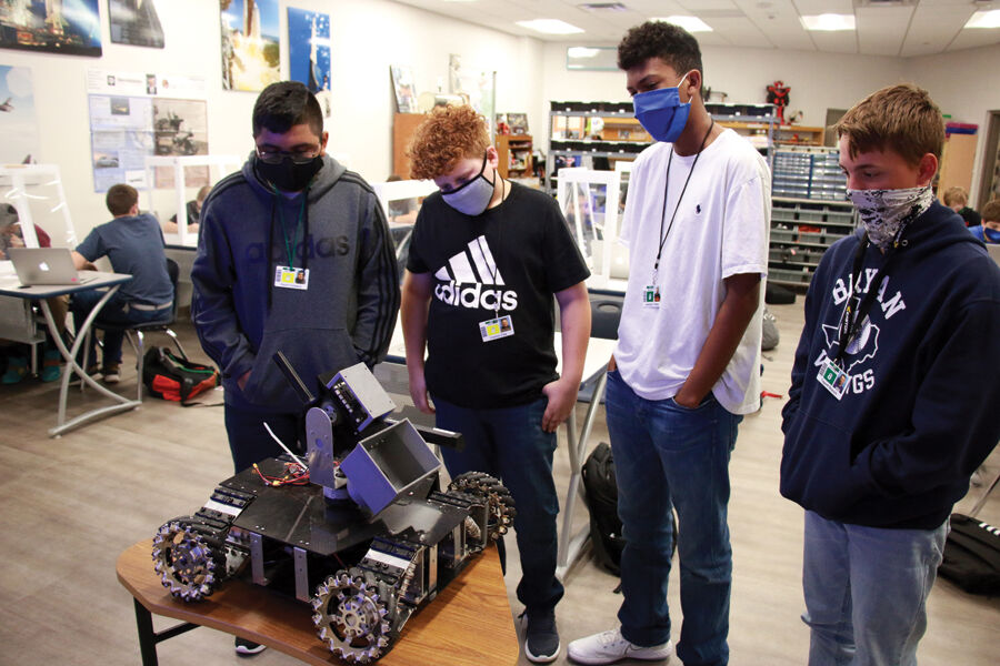 Texas A&M RoboMaster team talks robotics with middle school students