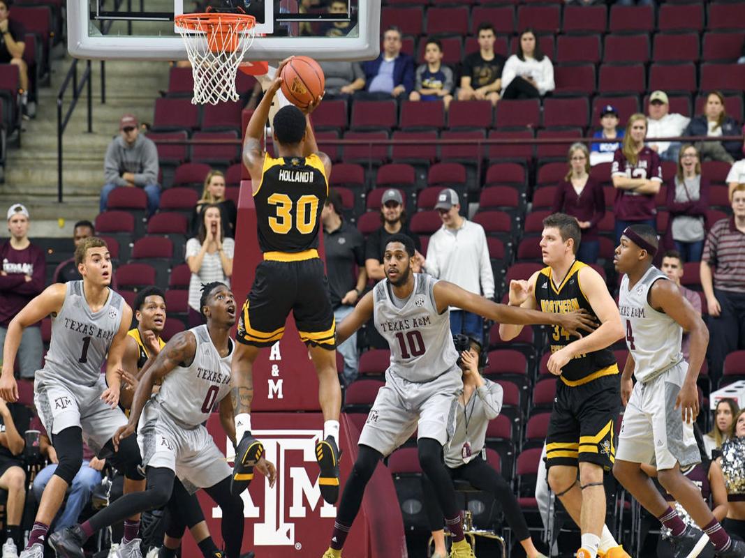 Dj Hogg Helps Texas A M Men S Basketball Team Beat Northern Kentucky Aggie Sports Theeagle Com